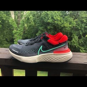 NIKE ZOOMX INVINCIBLE RUN SIZE 8.5 RUNNING SHOES